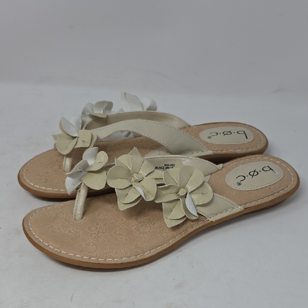 b.o.c. Women's Cream Floral Thong Sandals Size 9
